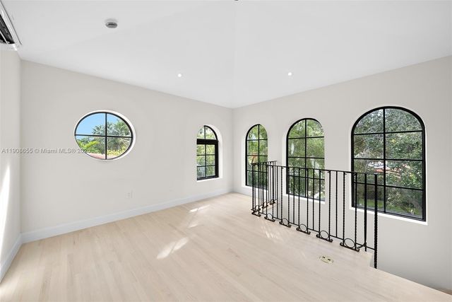 601 NE 56th St, Miami, FL 33137