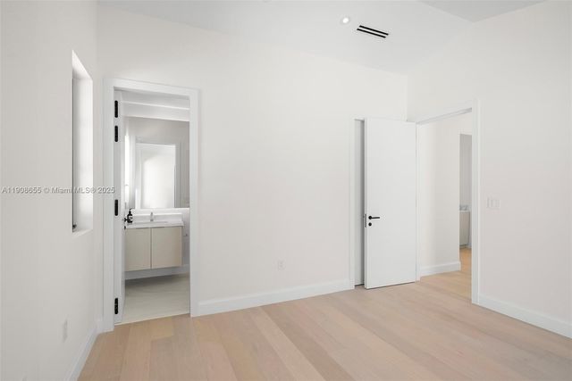 601 NE 56th St, Miami, FL 33137