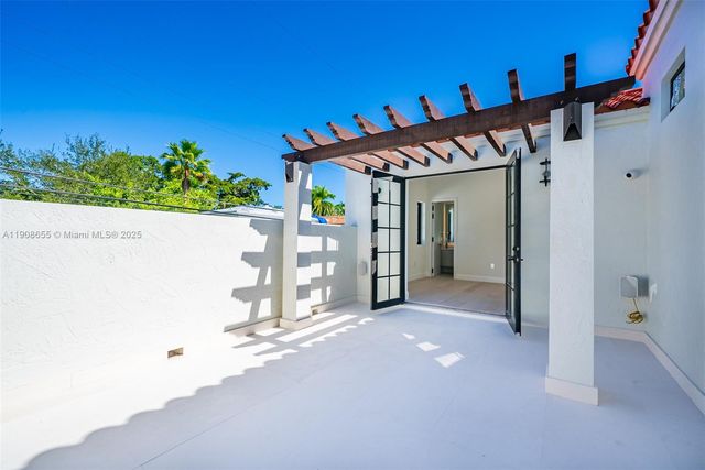 601 NE 56th St, Miami, FL 33137