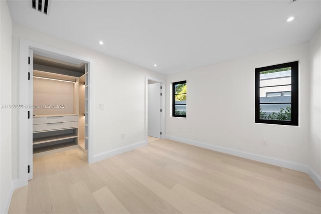 601 NE 56th St, Miami, FL 33137