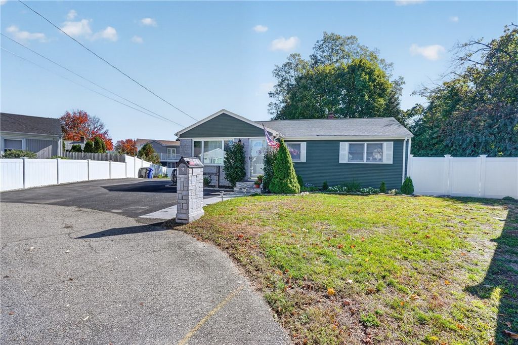 10 Doran Drive, Pawtucket, RI 02861