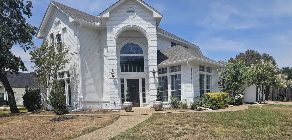 1601 VILLAGE Trail, Keller, TX 76248