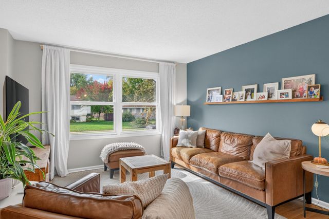 943 Blackoaks Lane, Anoka, MN 55303