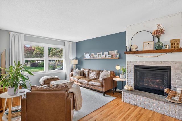 943 Blackoaks Lane, Anoka, MN 55303