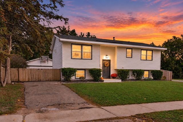 943 Blackoaks Lane, Anoka, MN 55303
