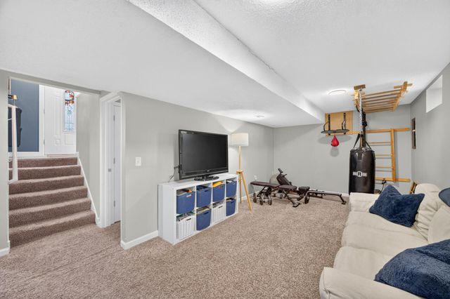 943 Blackoaks Lane, Anoka, MN 55303