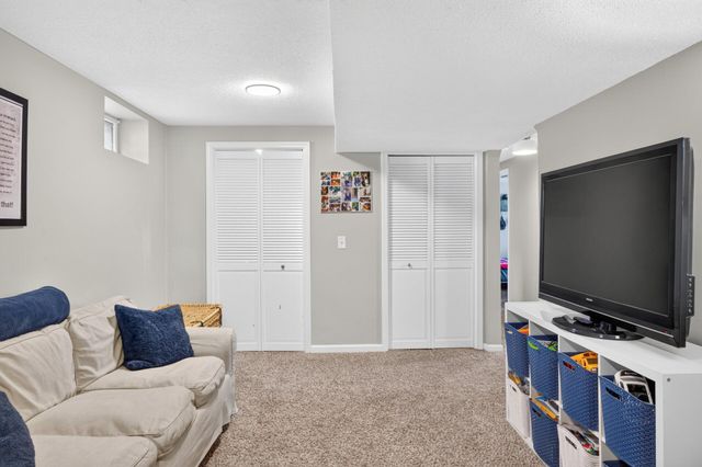 943 Blackoaks Lane, Anoka, MN 55303