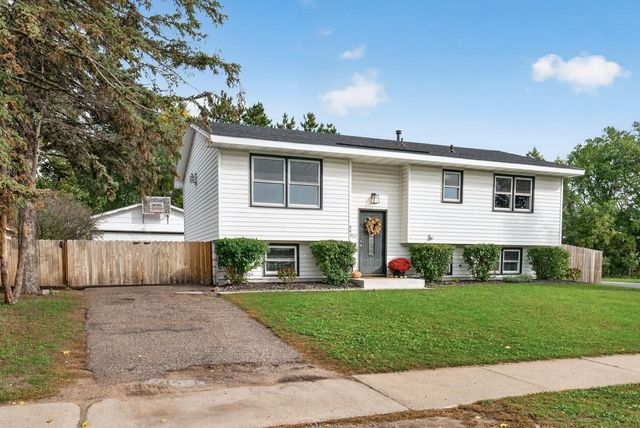 943 Blackoaks Lane, Anoka, MN 55303