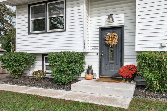 943 Blackoaks Lane, Anoka, MN 55303