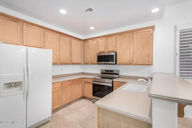 290 E Forrest Feezor Street, Vail, AZ 85641