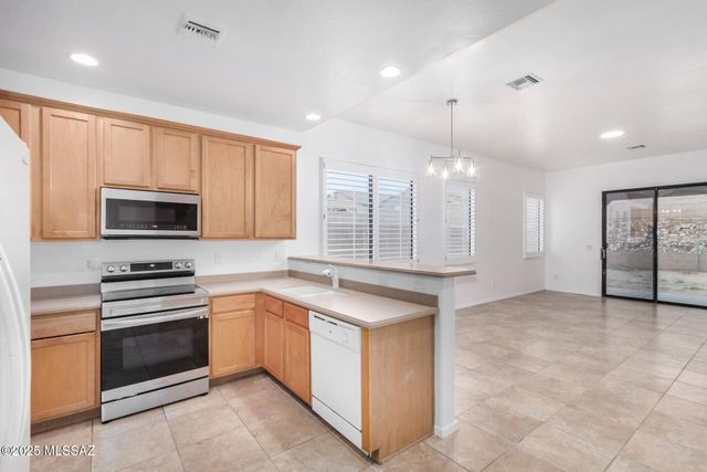 290 E Forrest Feezor Street, Vail, AZ 85641