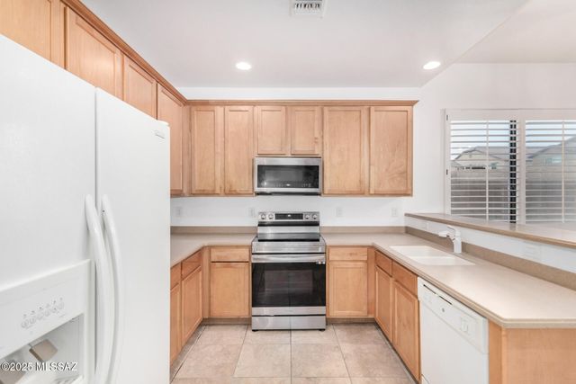 290 E Forrest Feezor Street, Vail, AZ 85641