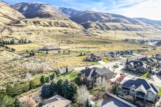 1542 S VALLEY VIEW DR, Perry, UT 84302