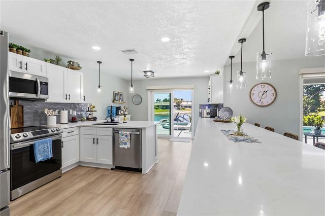 8712 53RD AVENUE W, Bradenton, FL 34210
