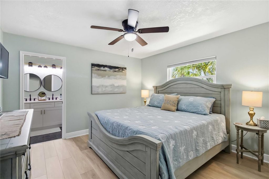 Image 31 of property listing at 8712 53RD AVENUE W, Bradenton, FL 34210
