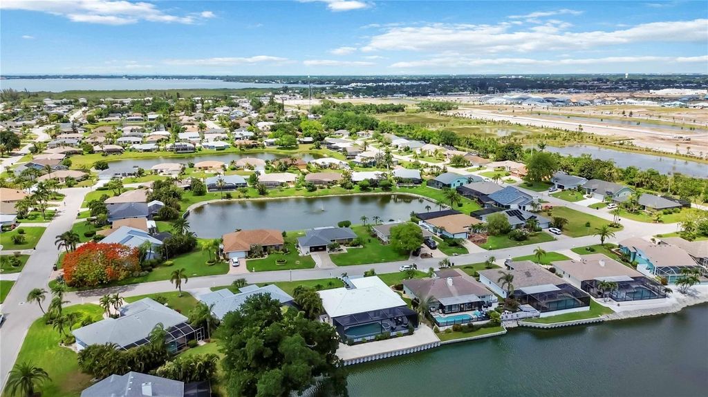Image 61 of property listing at 8712 53RD AVENUE W, Bradenton, FL 34210