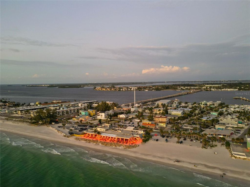 Image 66 of property listing at 8712 53RD AVENUE W, Bradenton, FL 34210