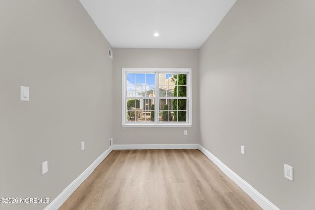 28 Florence Drive, Manchester, NJ 08759