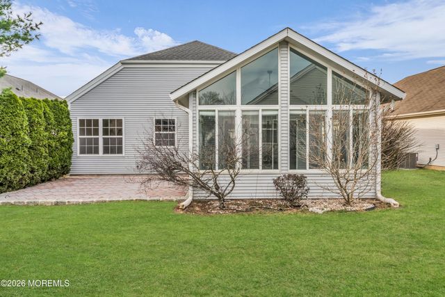 28 Florence Drive, Manchester, NJ 08759