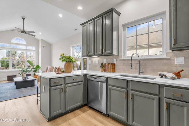 28 Florence Drive, Manchester, NJ 08759