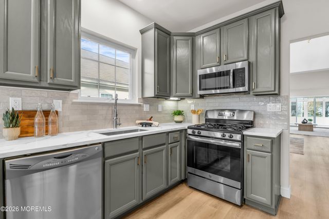 28 Florence Drive, Manchester, NJ 08759