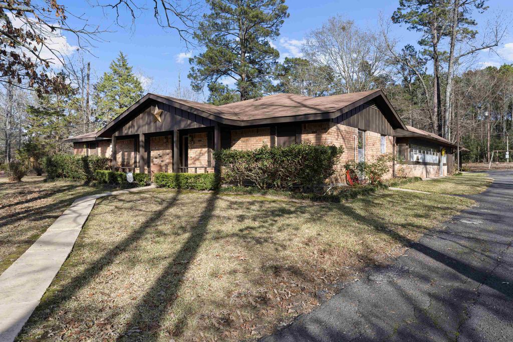 385 Connie Ln., Waskom, TX 75692