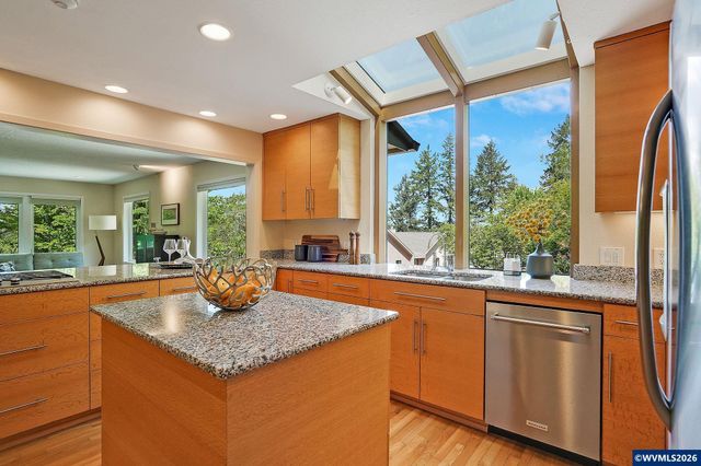 1866 Merritt St S, Salem, OR 97302