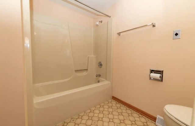 1816 Camelot BOULEVARD, Sheboygan, WI 53081