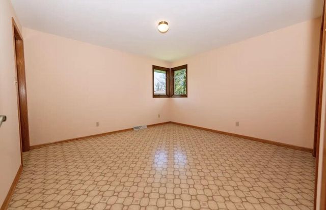 1816 Camelot BOULEVARD, Sheboygan, WI 53081
