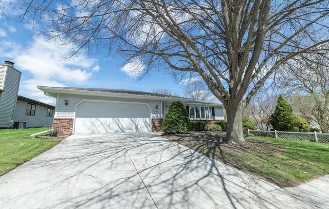 1816 Camelot BOULEVARD, Sheboygan, WI 53081