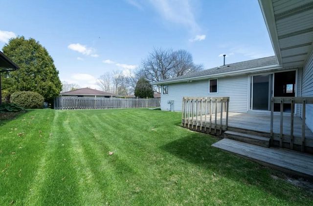 1816 Camelot BOULEVARD, Sheboygan, WI 53081