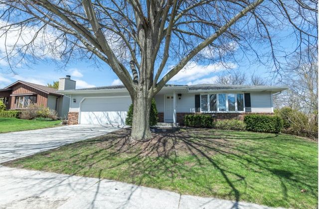 1816 Camelot BOULEVARD, Sheboygan, WI 53081