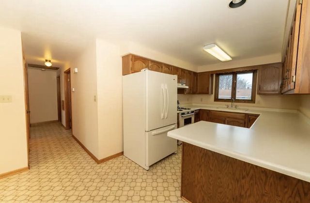 1816 Camelot BOULEVARD, Sheboygan, WI 53081