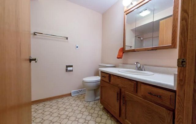 1816 Camelot BOULEVARD, Sheboygan, WI 53081