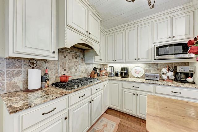 7800 County Road 210 RD, Bertram, TX 78605