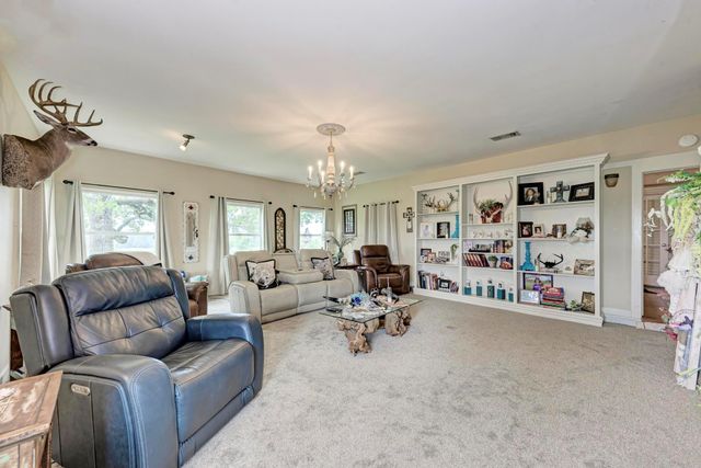 7800 County Road 210 RD, Bertram, TX 78605