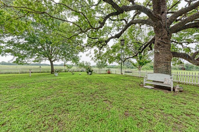 7800 County Road 210 RD, Bertram, TX 78605