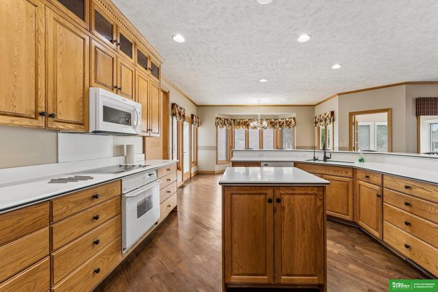1350 N Bristolwood Drive, Fremont, NE 68025
