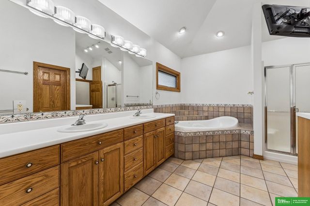 1350 N Bristolwood Drive, Fremont, NE 68025