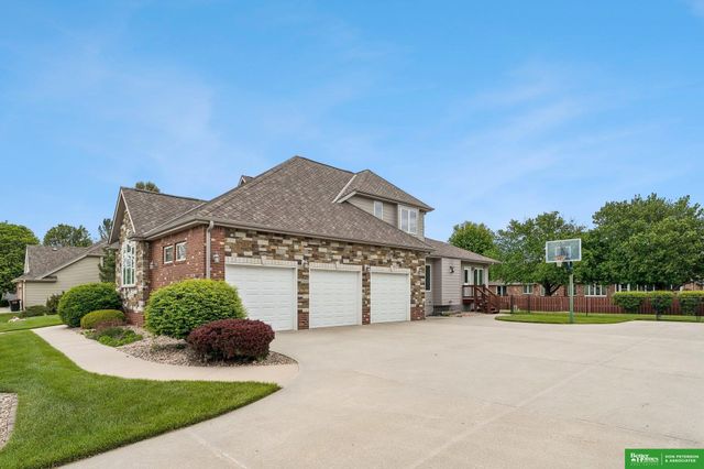 1350 N Bristolwood Drive, Fremont, NE 68025