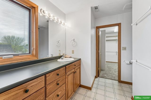 1350 N Bristolwood Drive, Fremont, NE 68025