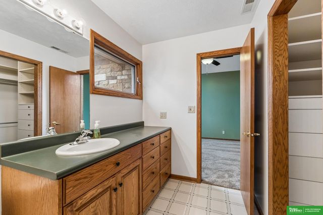 1350 N Bristolwood Drive, Fremont, NE 68025