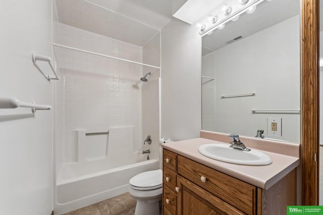1350 N Bristolwood Drive, Fremont, NE 68025