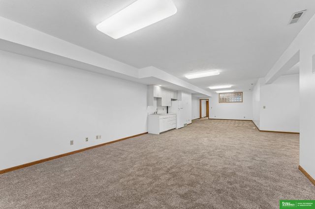 1350 N Bristolwood Drive, Fremont, NE 68025