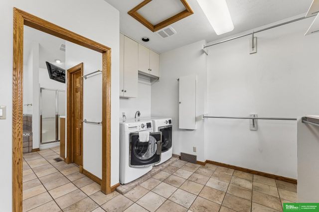 1350 N Bristolwood Drive, Fremont, NE 68025