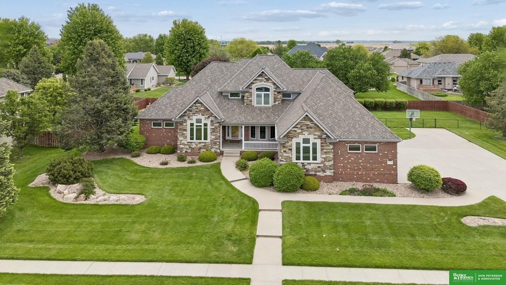 1350 N Bristolwood Drive, Fremont, NE 68025