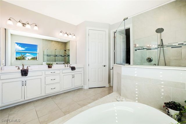 18680 Ensenada DR, Naples, FL 34114