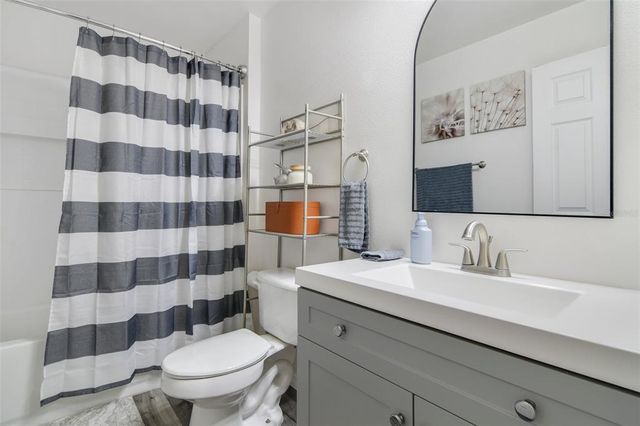 102 ROYALTY CIRCLE, Sanford, FL 32771