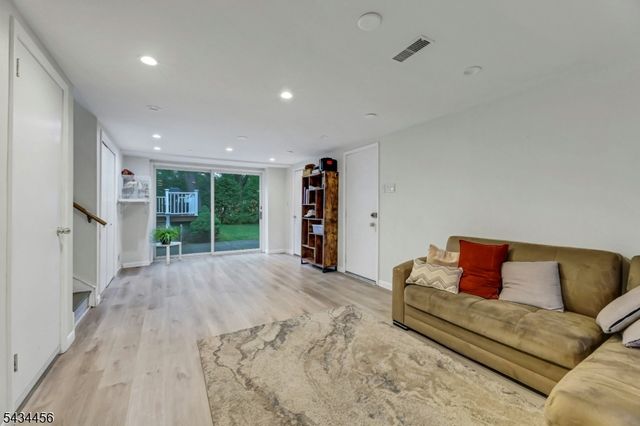 45 Kershner Pl, Fair Lawn Boro, NJ 07410