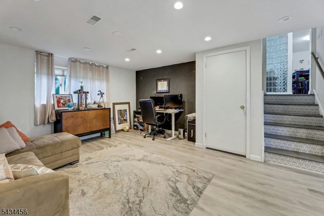 45 Kershner Pl, Fair Lawn Boro, NJ 07410